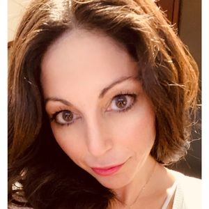 Meet your Posher, Claudia